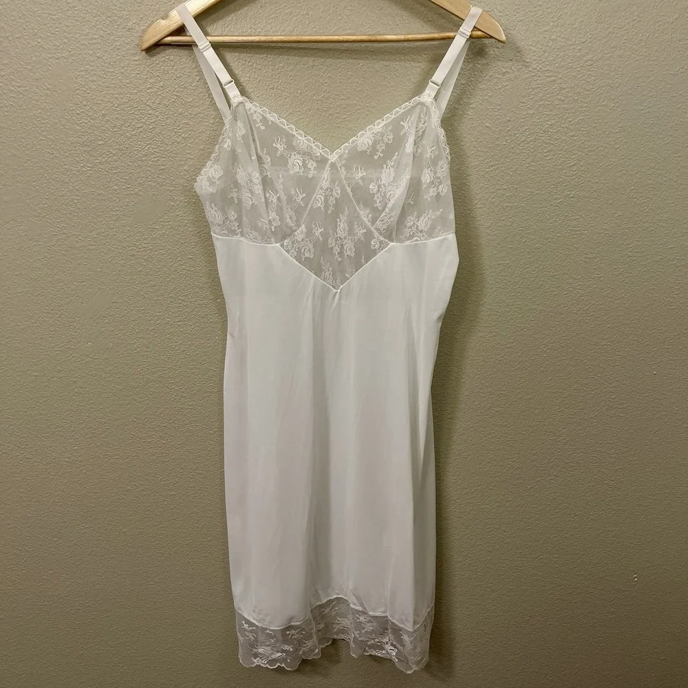 White Lace Slip Dress Nightie Lingerie Coquette Approximate Size S/ M‎ READ